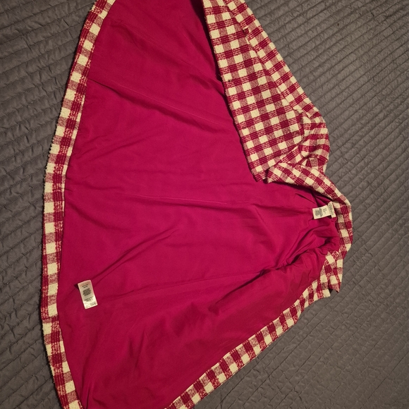 Stylish Red and White Checkered Coat with Bag - Picture 4 of 8